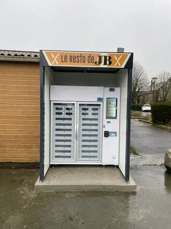 Distribuidor automático refrigerado Chez JB para platos preparados frescos en Saint-Pierre-du-Chemin