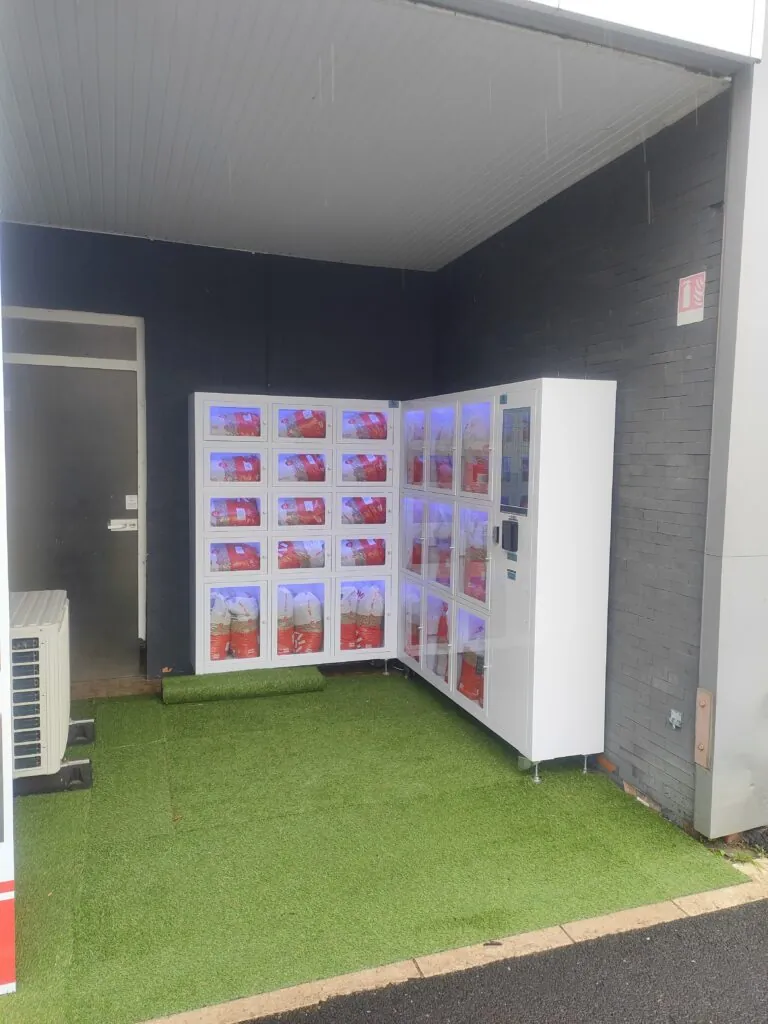 Instalación completa de los distribuidores de pellets de ETS Bordier en un espacio exterior cubierto